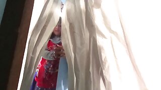 دفتر کی کارکن کلاڈیا ...