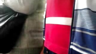 دو سیاہ بالوں والی س ...